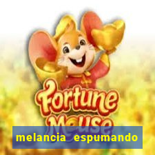 melancia espumando melancia saindo espuma