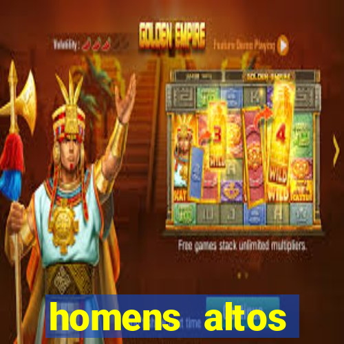 homens altos sarados pelados